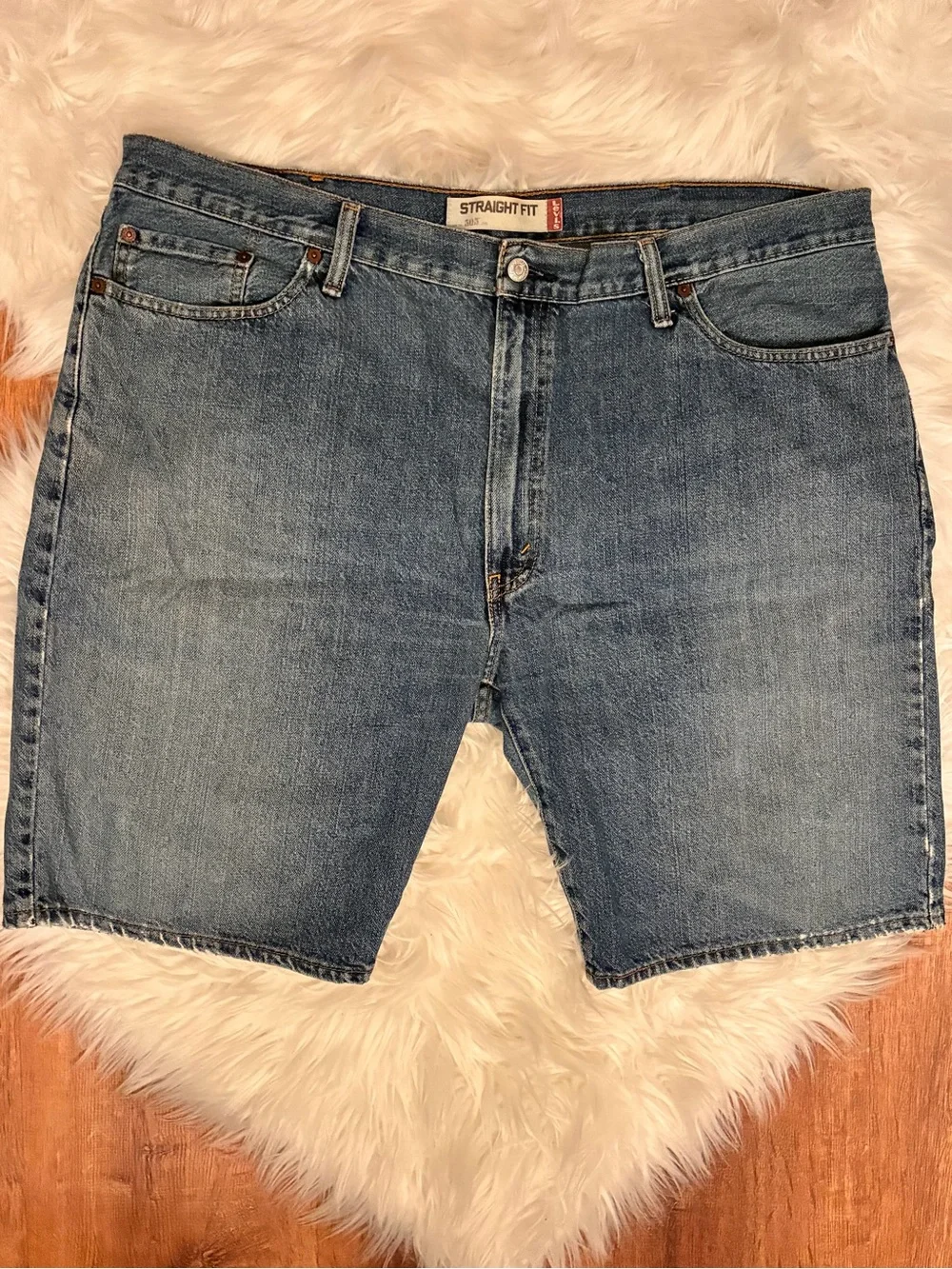 Levi’s 505 Sz 42 Straight Fit Mens Jean Shorts